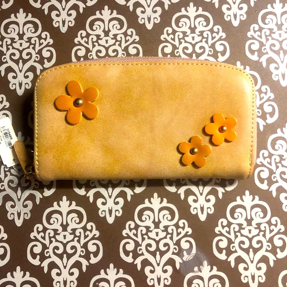 Wallet with flower design